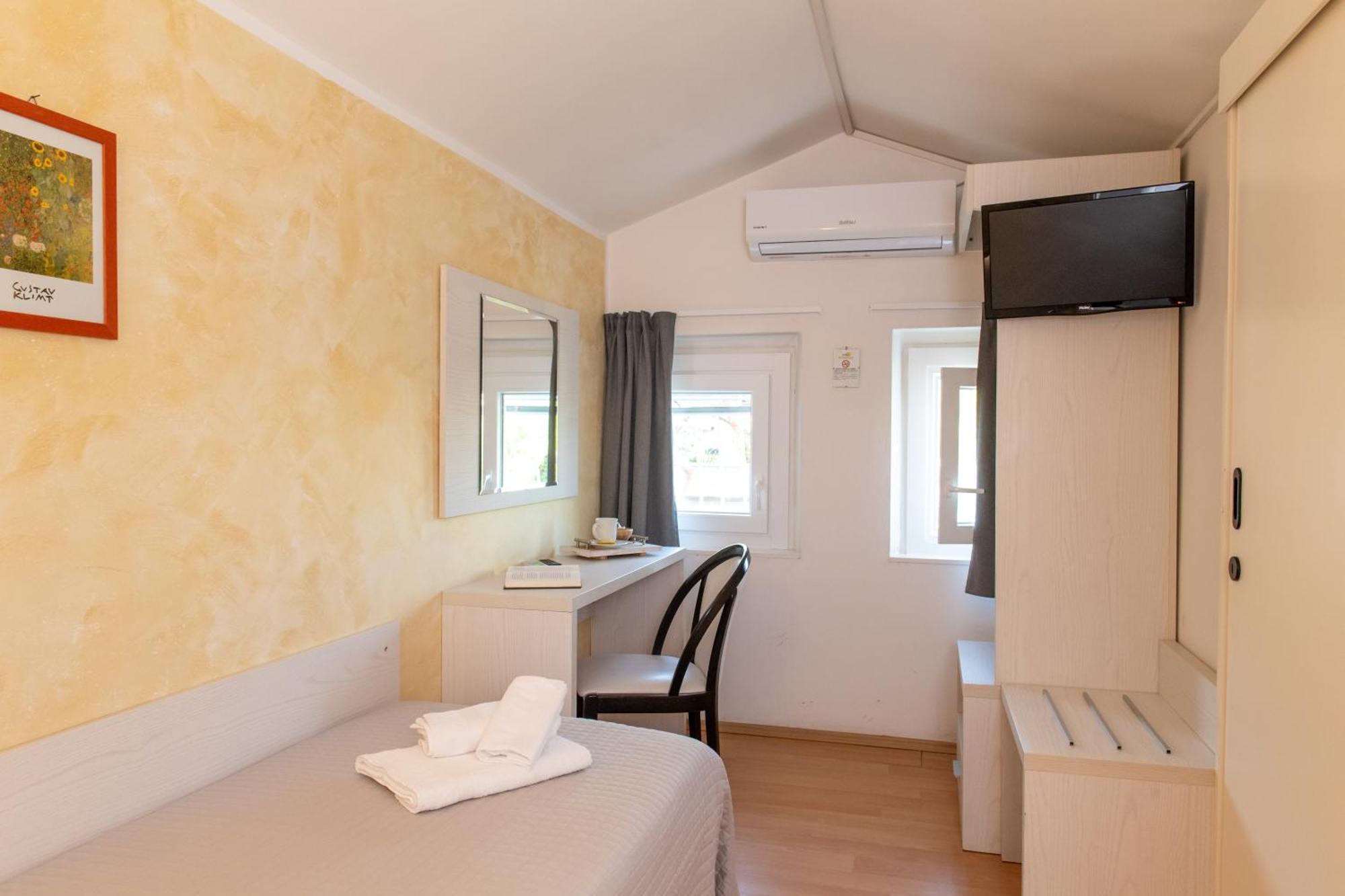 Hotel Hawaii Bed And Coffee Riccione Exterior foto