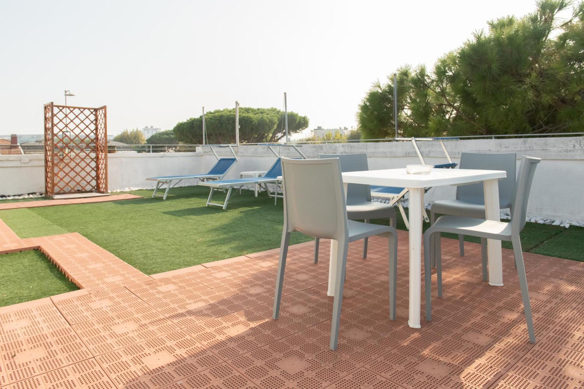 Hotel Hawaii Bed And Coffee Riccione Exterior foto