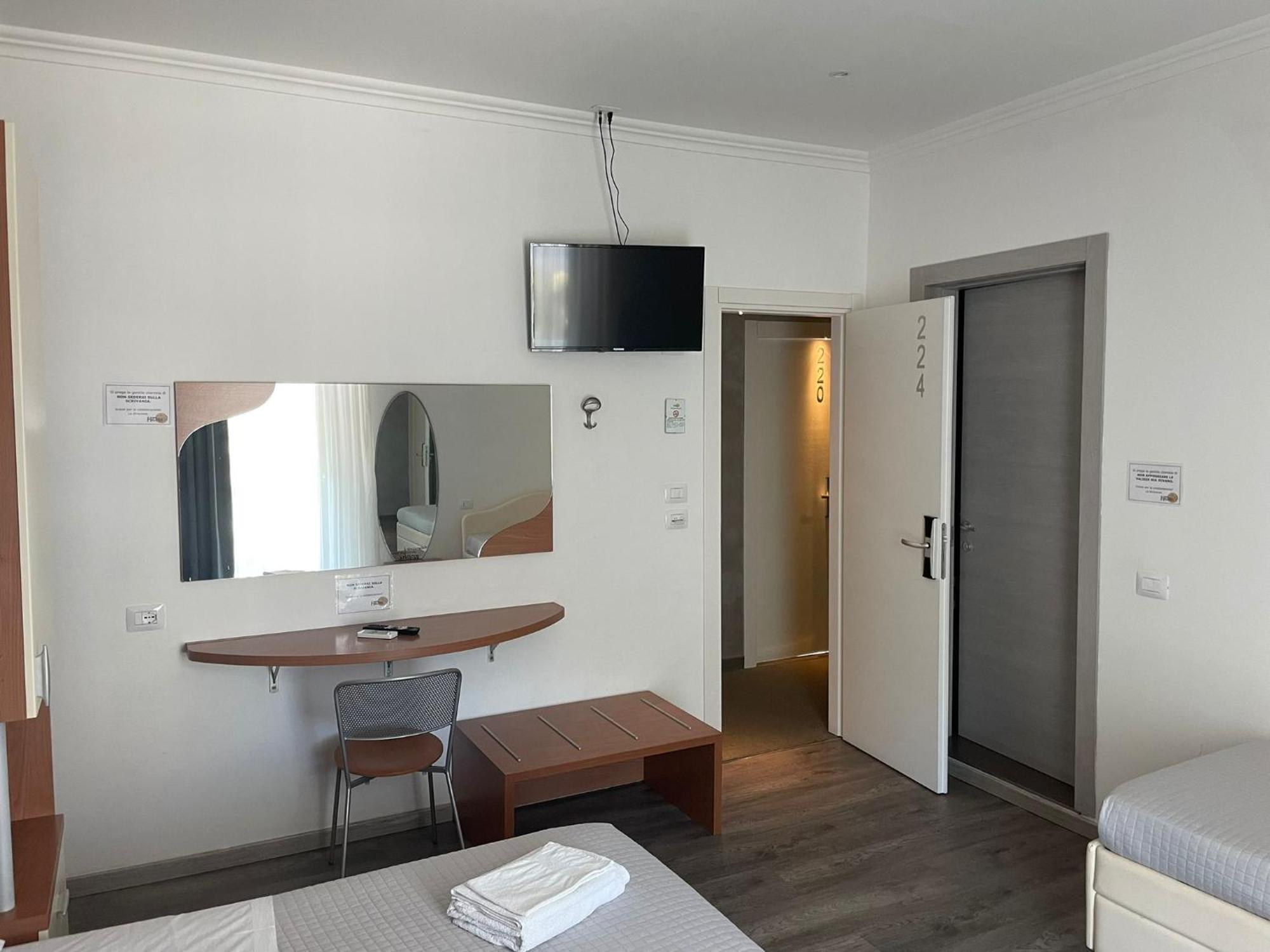 Hotel Hawaii Bed And Coffee Riccione Exterior foto