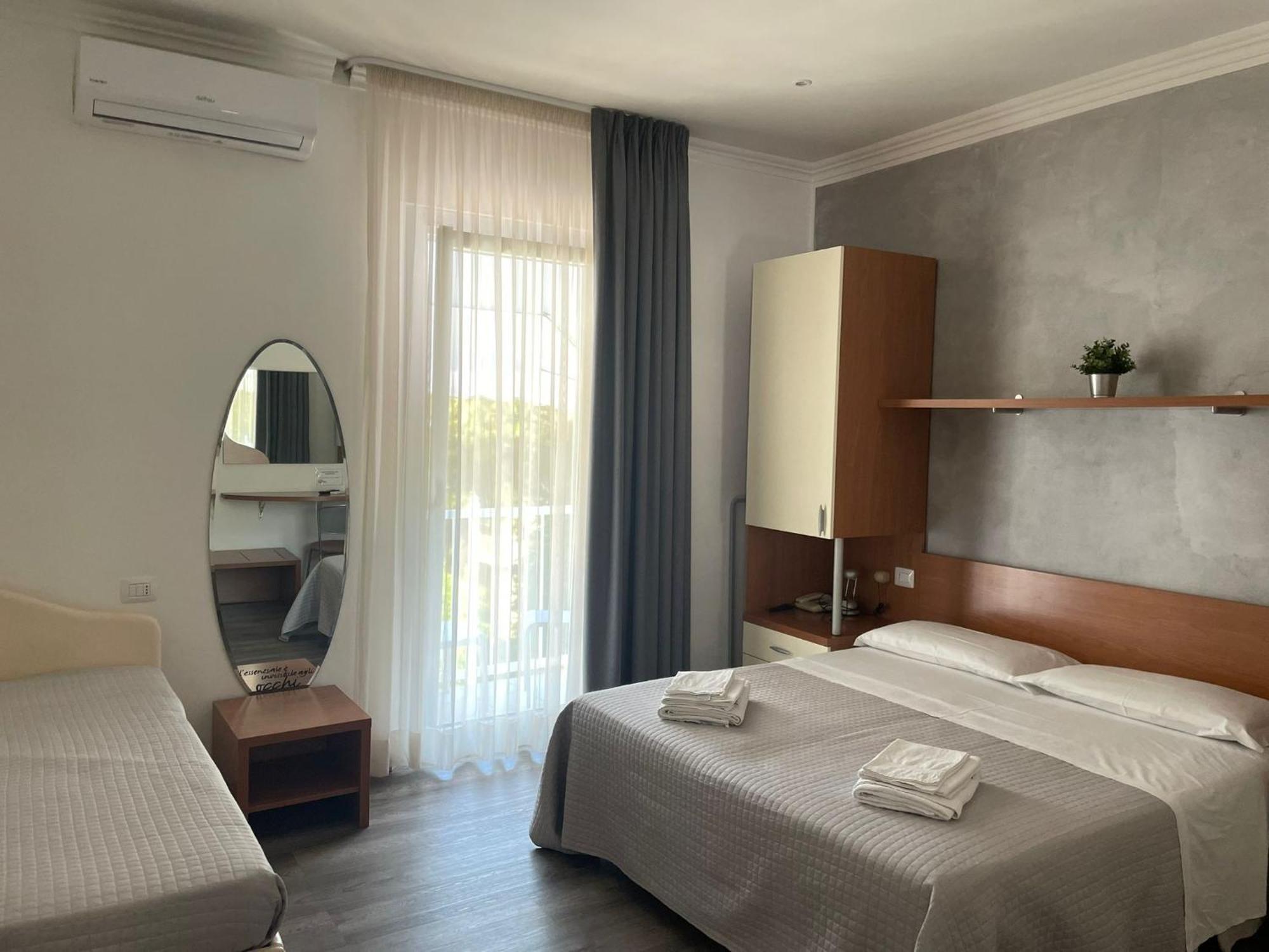 Hotel Hawaii Bed And Coffee Riccione Exterior foto