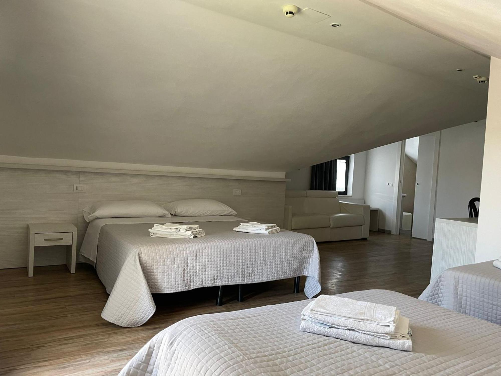 Hotel Hawaii Bed And Coffee Riccione Exterior foto