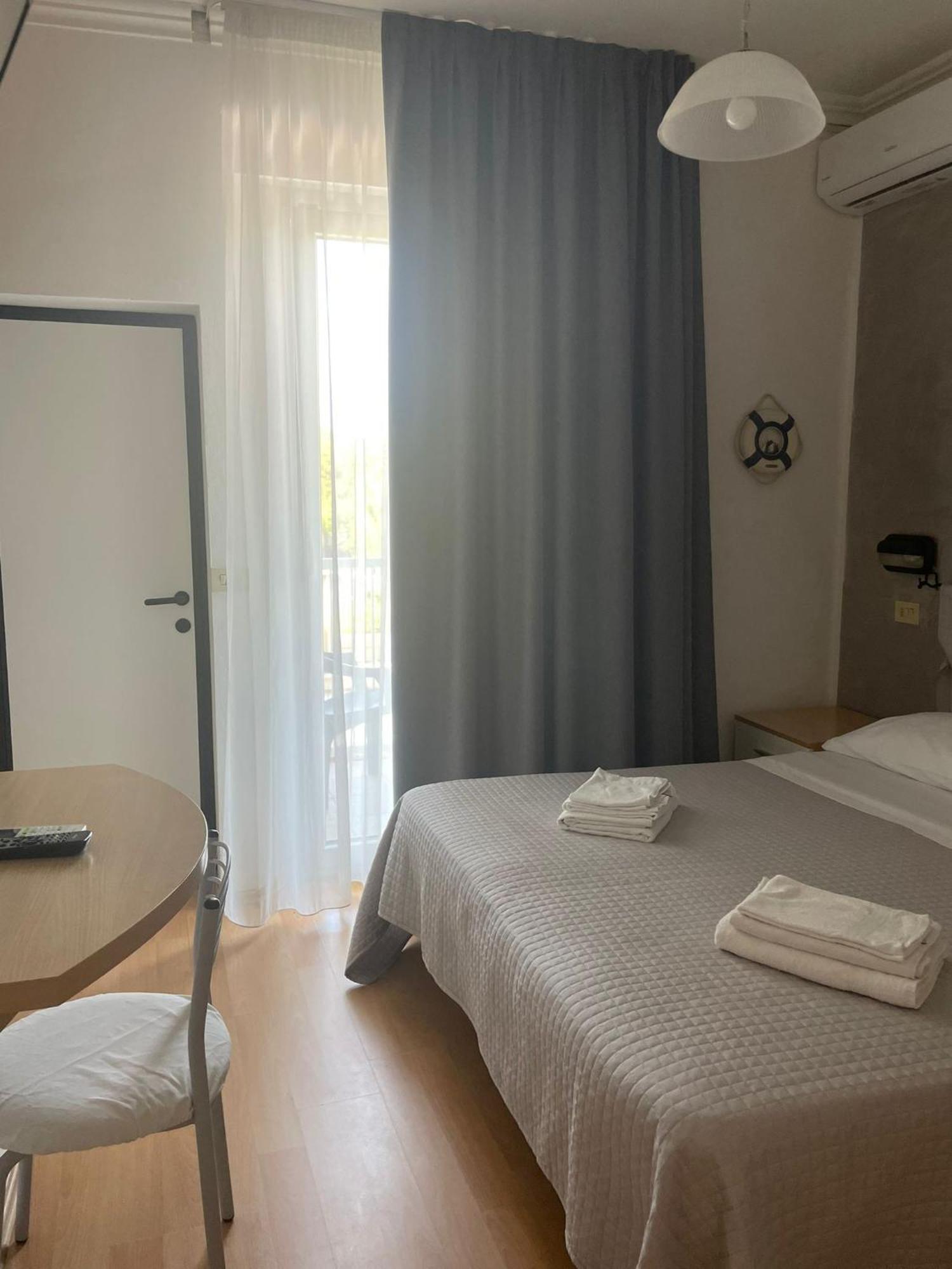 Hotel Hawaii Bed And Coffee Riccione Exterior foto