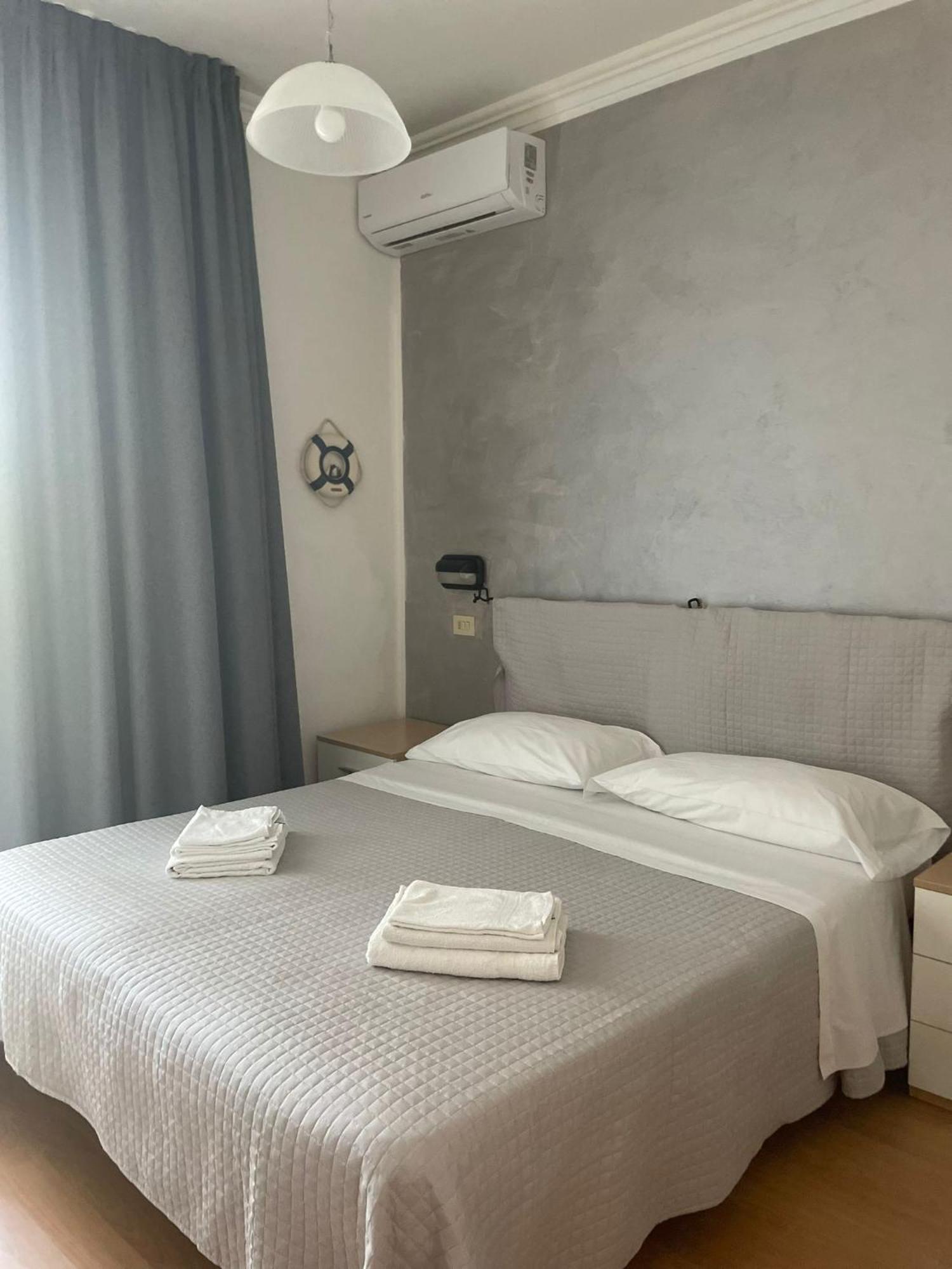 Hotel Hawaii Bed And Coffee Riccione Exterior foto