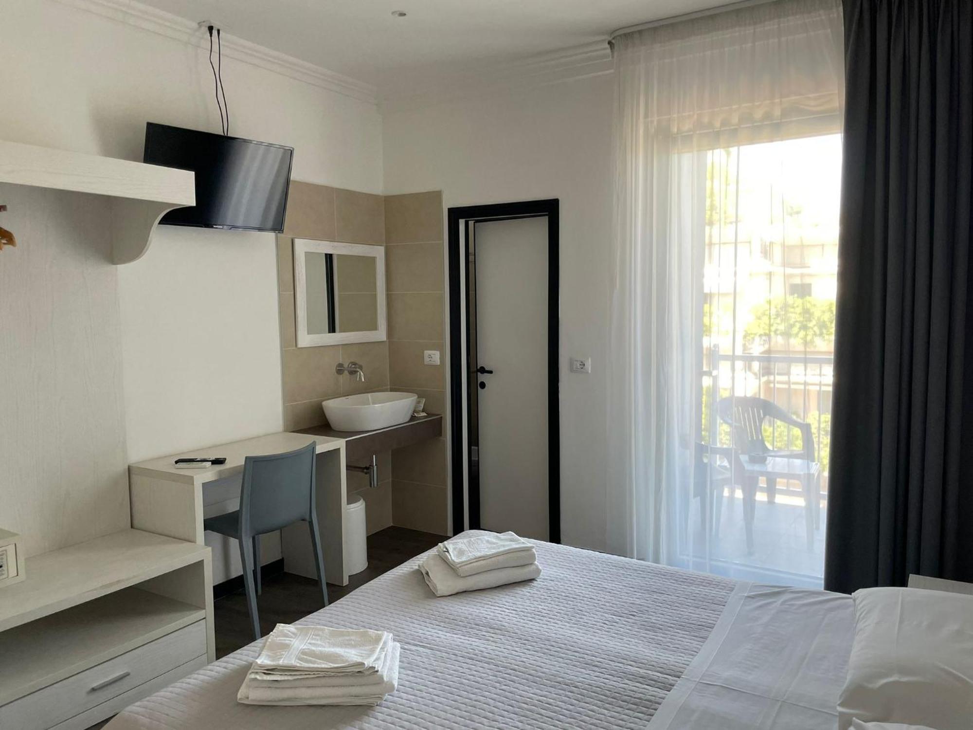 Hotel Hawaii Bed And Coffee Riccione Exterior foto