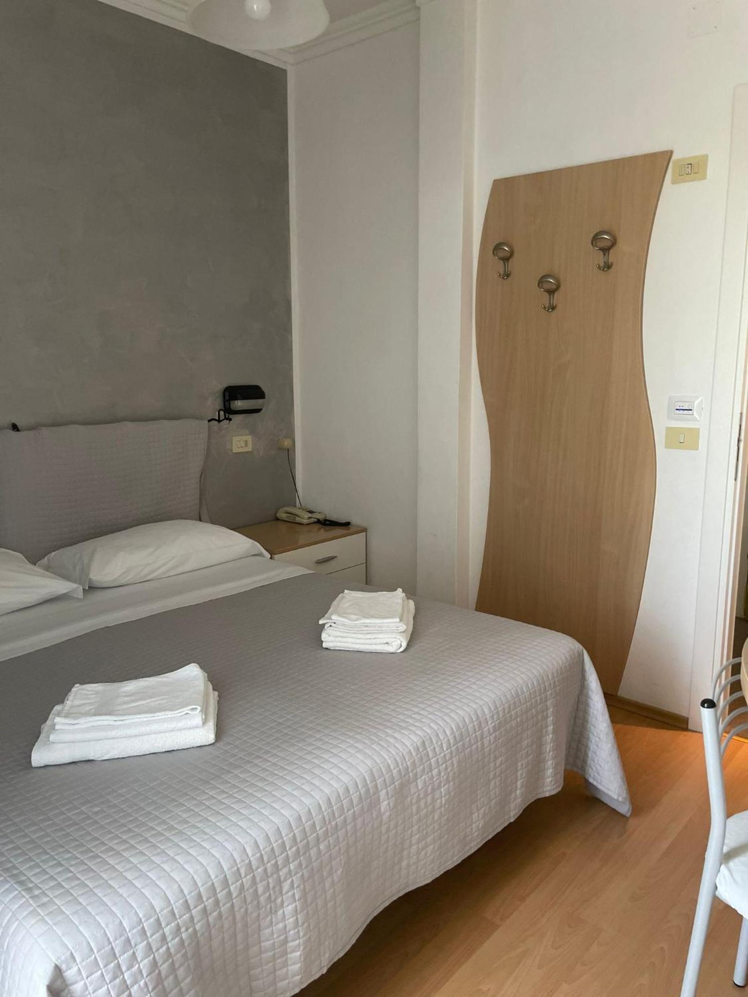 Hotel Hawaii Bed And Coffee Riccione Exterior foto