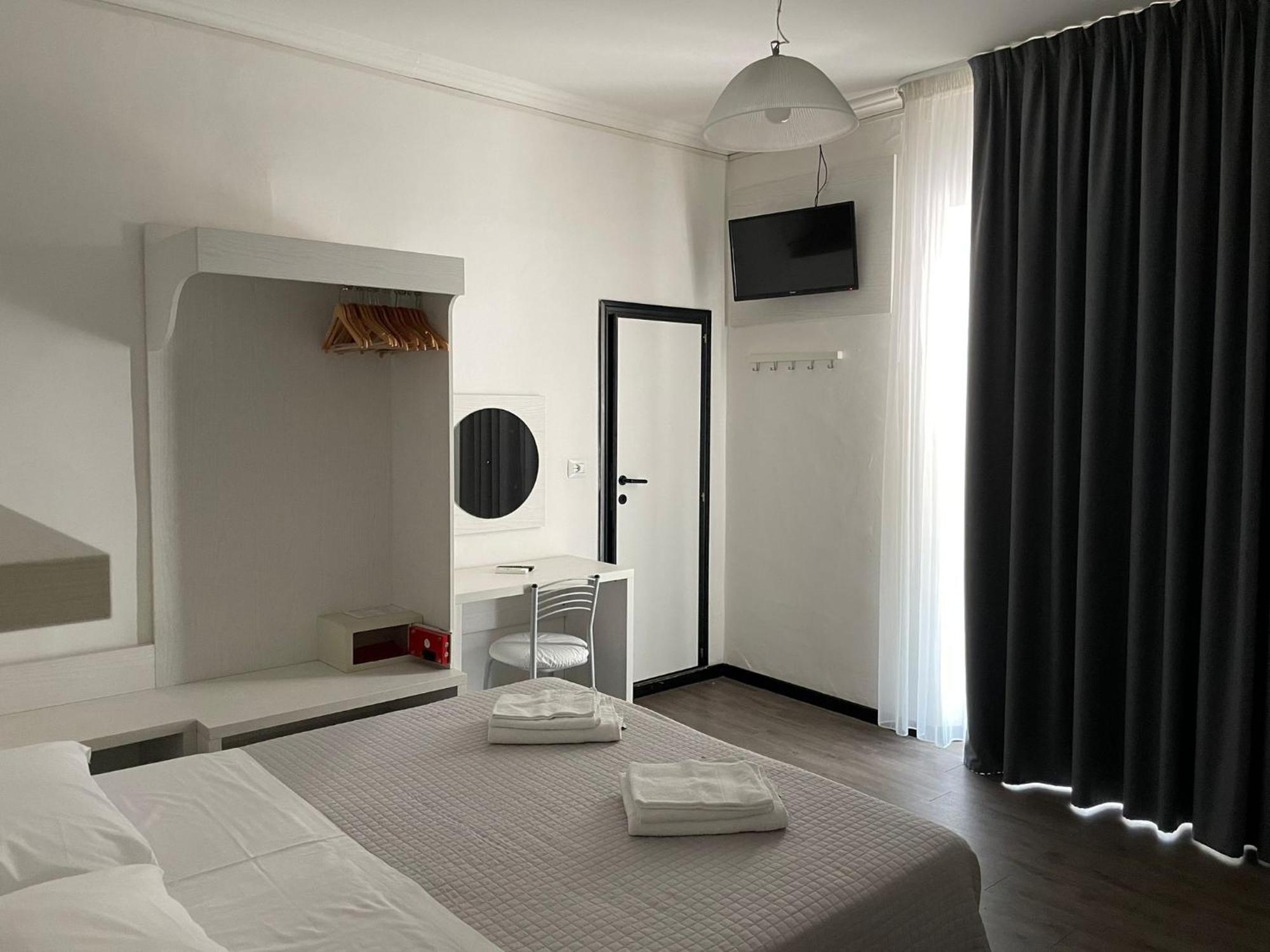 Hotel Hawaii Bed And Coffee Riccione Exterior foto